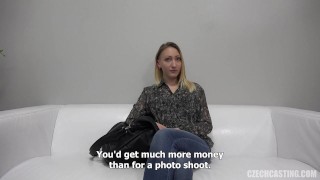 Christyna si přividělavá při studiu