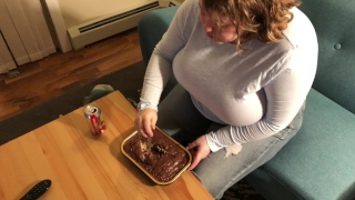 CHUBBY BBW STUFFS HERSELF WITH CAKE AND EXPANDS BELLY