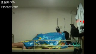 高校宿舍门事件同学带妓女回宿舍 whore