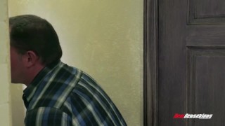 Cheerleader Stepdaughter Riley Reid Fucks Daddy